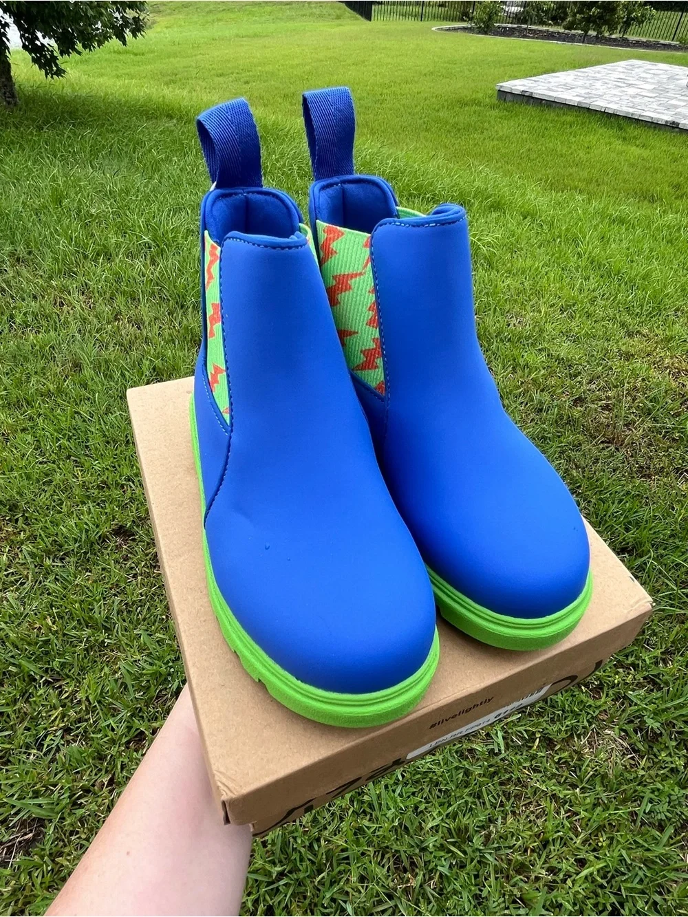 NWT Native Kids Kensington Treklite Bloom Boots with Lightning Bolt Size C10